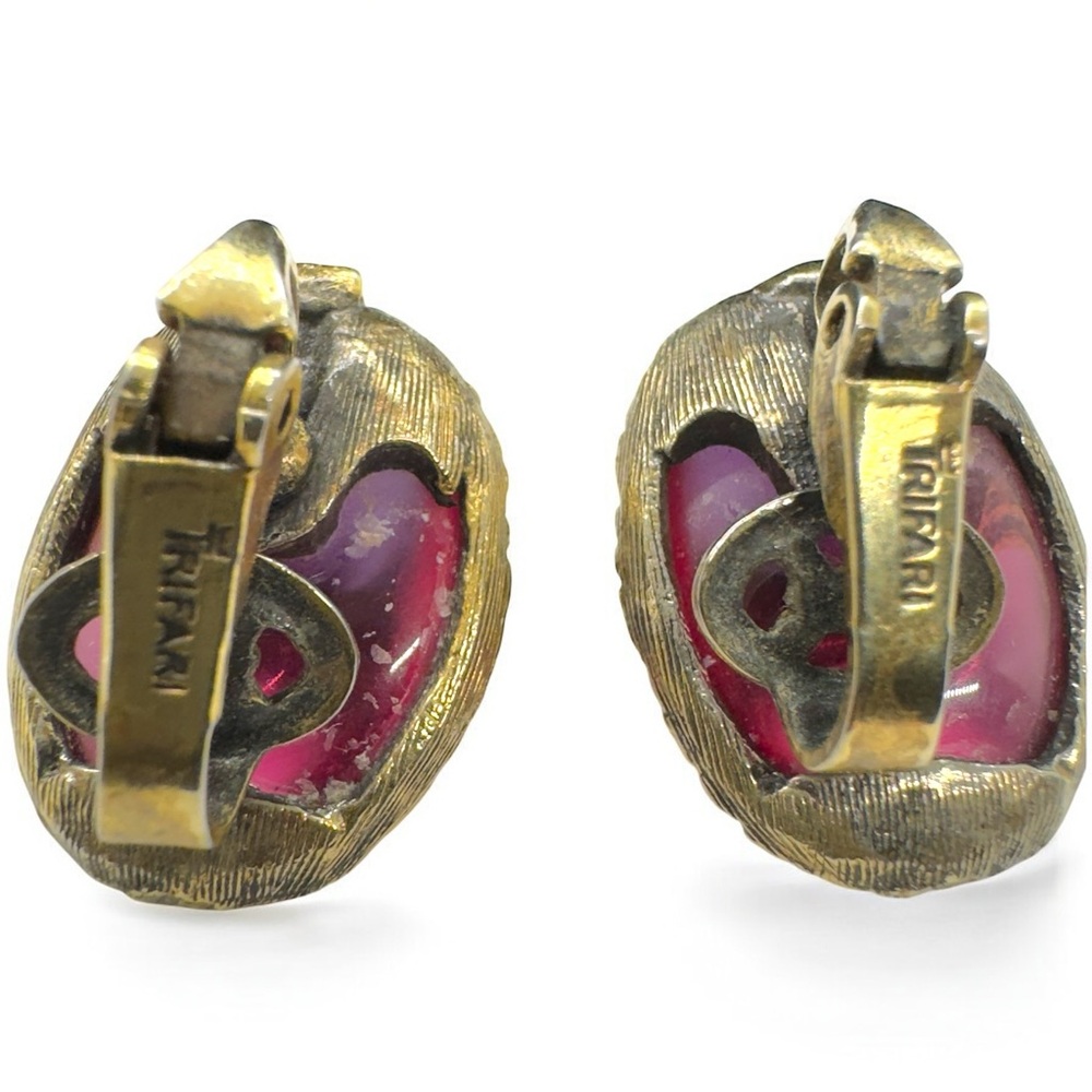 Vintage HTF Trifari Renaissance Cranberry & Blue Poured Glass Clip-On Earrings - Picture 5 of 8